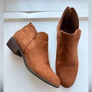 Bella Marie Womens Gilmore Ankle Boots Chestnut Tan Size 8 Faux Suede Zipper